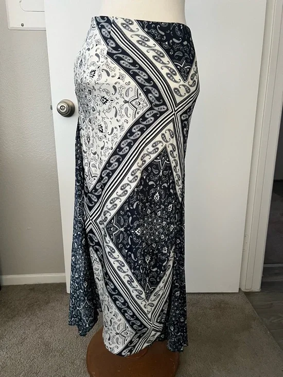 Guess Navy & White Paisley Print Maxi Skirt - Picture 4 of 7